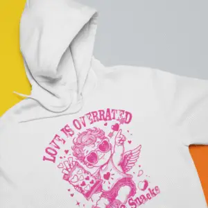 Bluza z kapturem z nadrukiem "Love is overrated"
